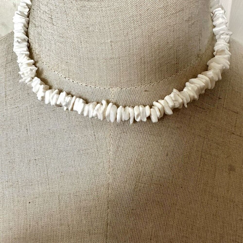 White shell necklace